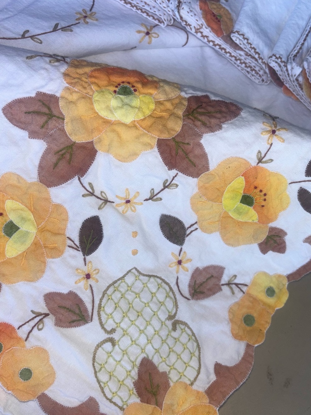 Vintage Autumn Fall Farmhouse Cotton Embroidered table cloth and napkins 83x67